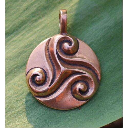 TRISKELE PENDANT - Celtic - Bronze